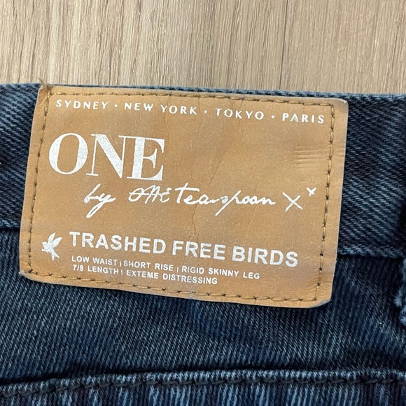 One Teaspoon Trashed Boyfriend Jeans, Size 25 - Picture 7 of 7